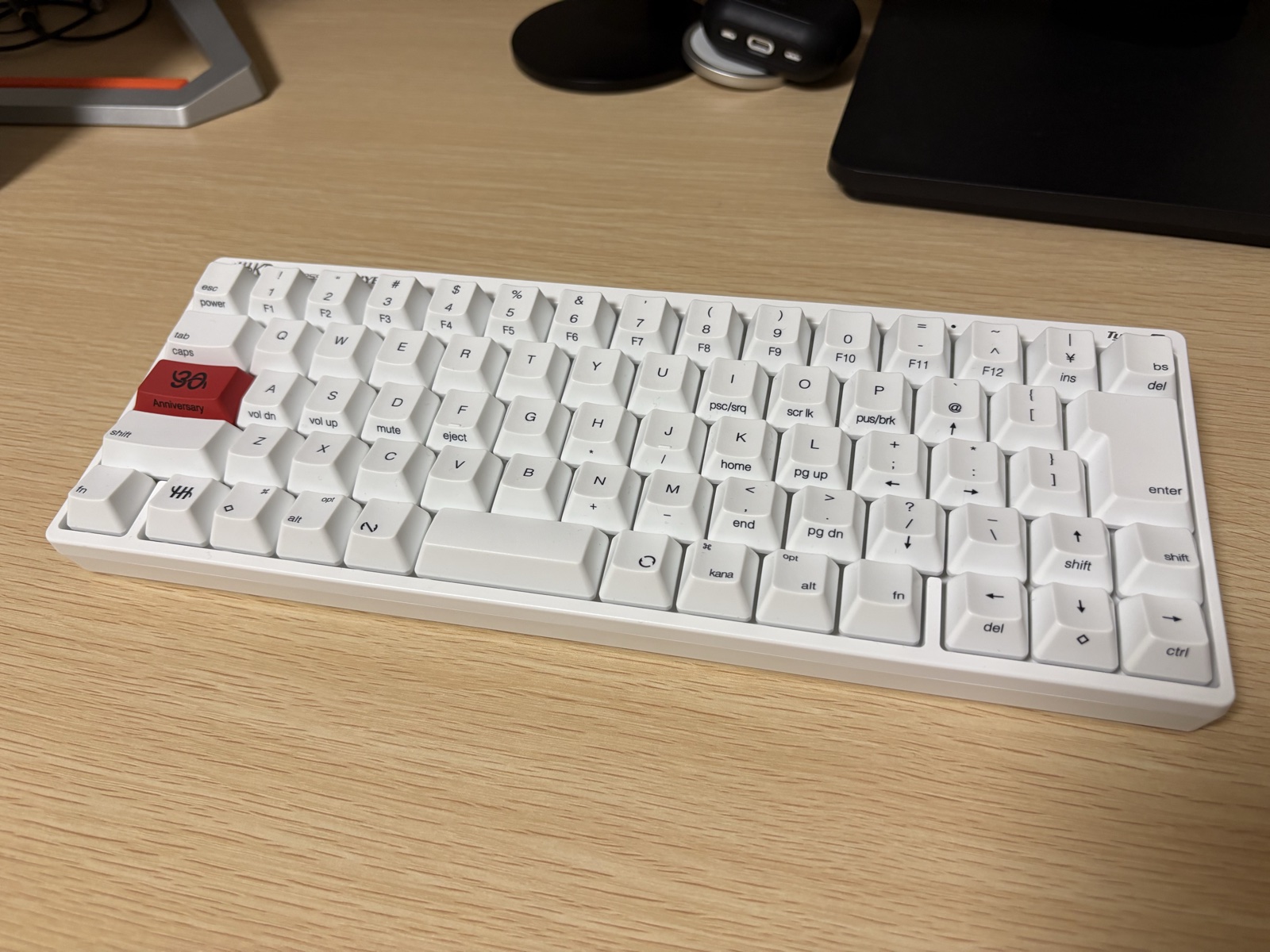 日本語配列のHHKB Type-S。右下に矢印キーが独立して並んでいる